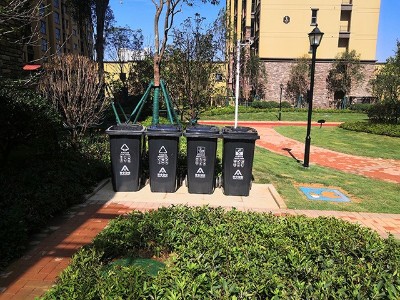 一所高檔住宅小區(qū)標(biāo)識(shí)系統(tǒng)由哪些標(biāo)識(shí)牌組成？
